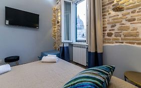 Zeus Inn Apartment